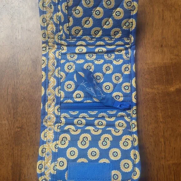 Vera Bradley ~ Rivera Blue Tri - Fold Wallet ~ Excellent / New Condition - Picture 4 of 7